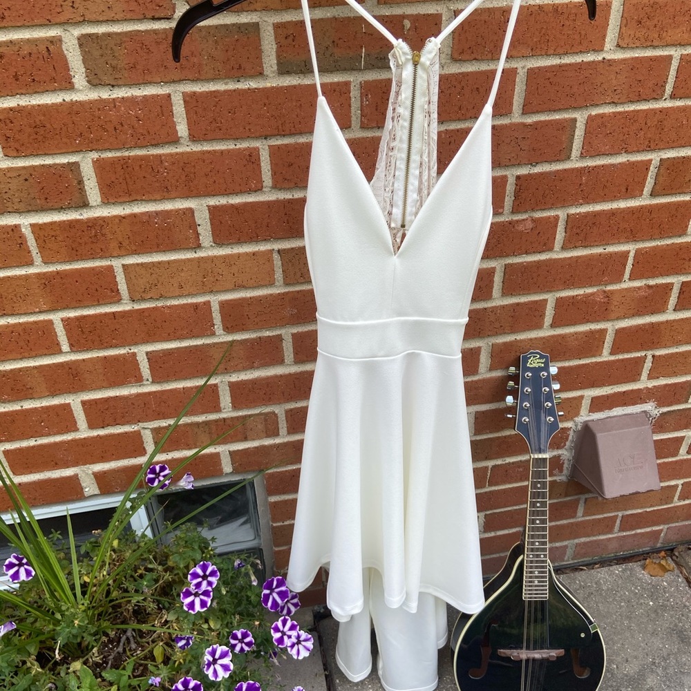 Beautiful and flattering flowy white Windsor dress
